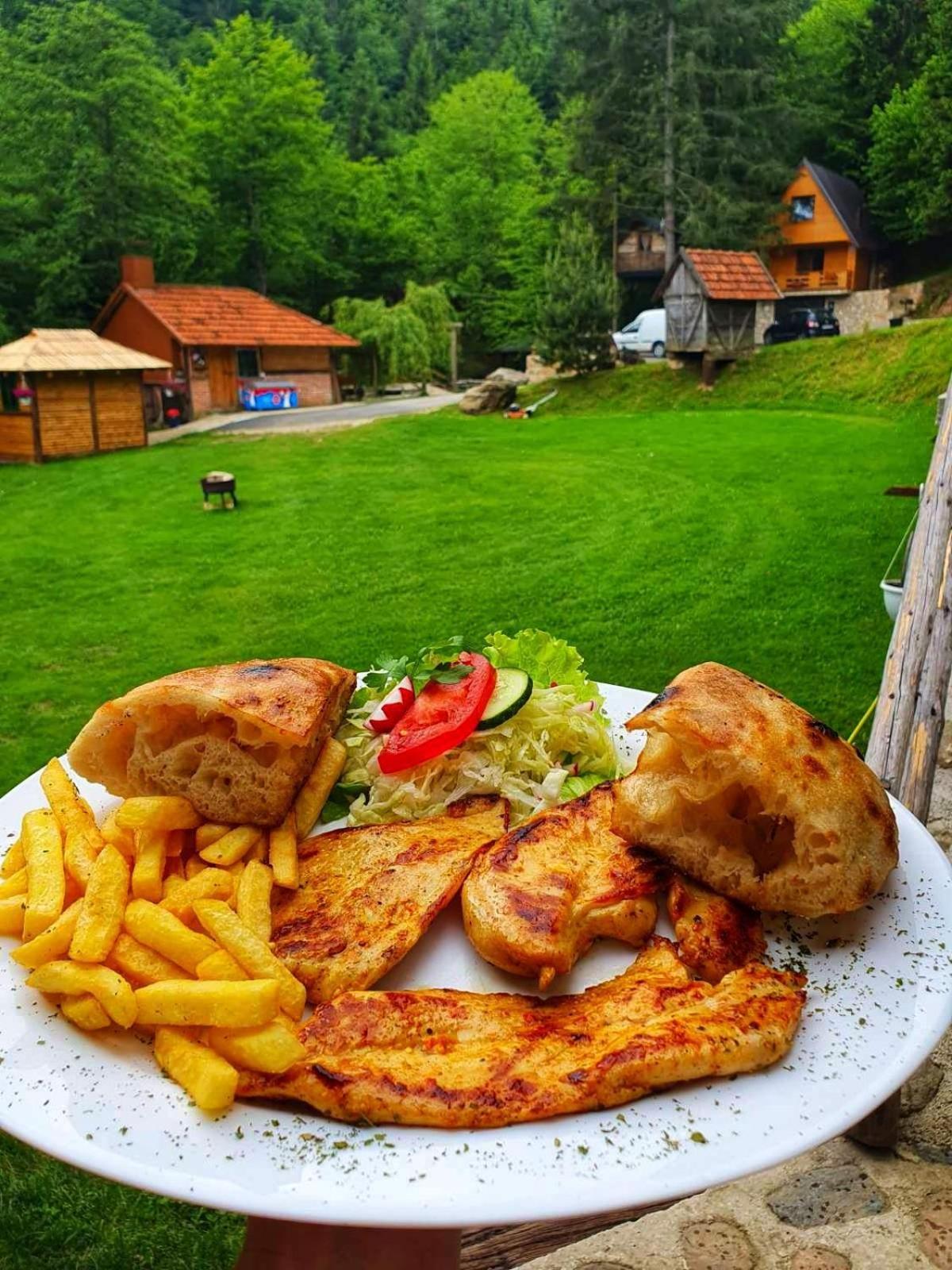 비테즈 Etno Selo Bistrovo 아파트 외부 사진